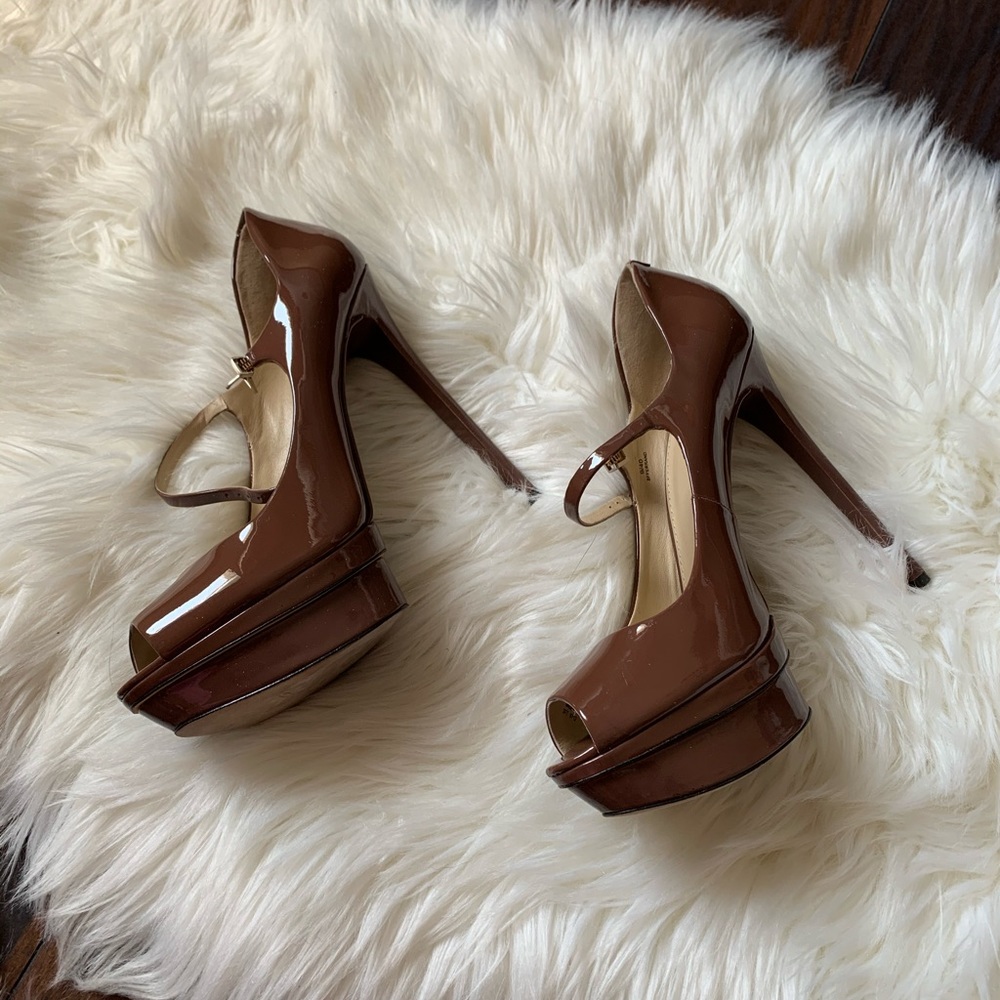 Brian Atwood Fernand Pumps